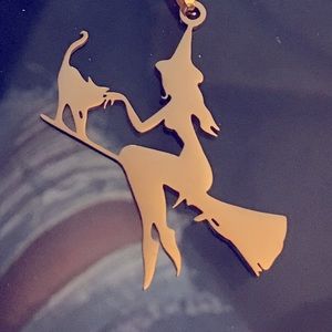 Meet your Posher, Mara